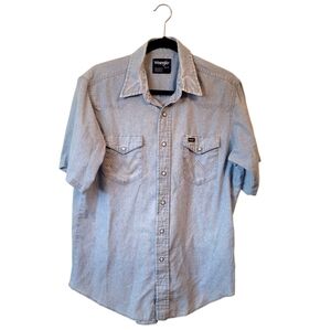 Wrangler Men's Light Blue Regular Fit Pre-Shrunk X-tra Long Tail Pearl Snap Top